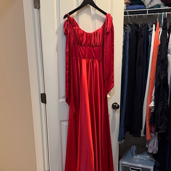 CINDERELLA DIVINE 7490 Sleeveless A-Line Satin Evening Dress Red Size 10 Prom - Picture 4 of 11